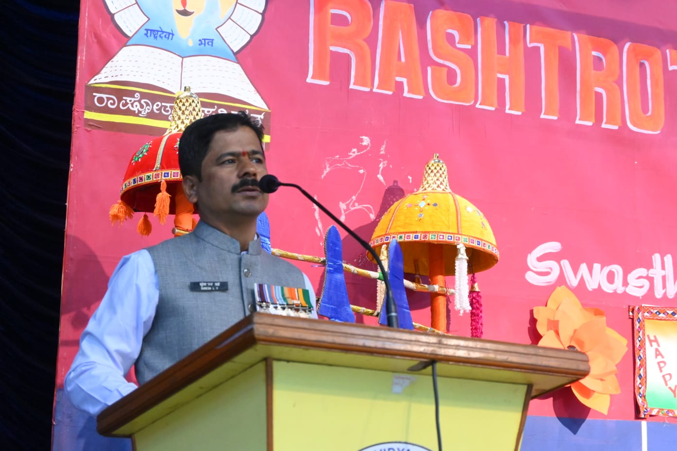 Retired Soldier Suresh Yaragoppa Urges Youth to Serve the Nation at RVK - Dharwad’s Independence Day Event (2)