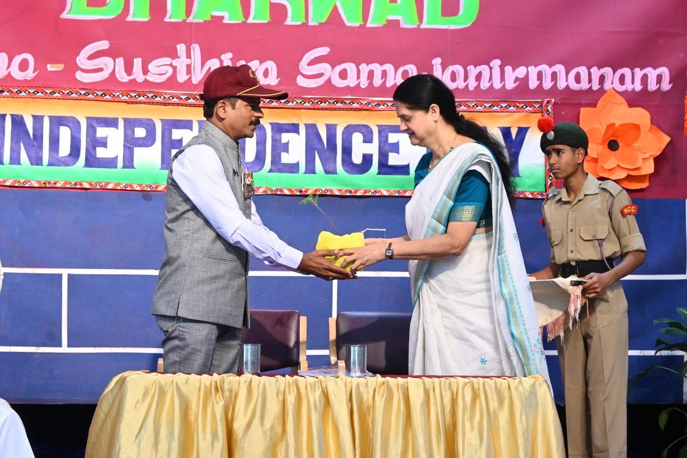 Retired Soldier Suresh Yaragoppa Urges Youth to Serve the Nation at RVK - Dharwad’s Independence Day Event (4)